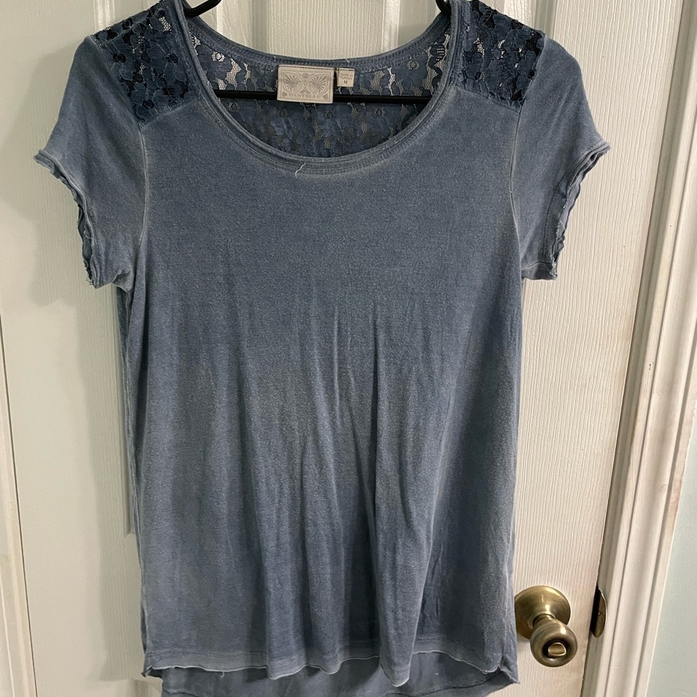 MEDIUM worn-look lace floral patter blue top